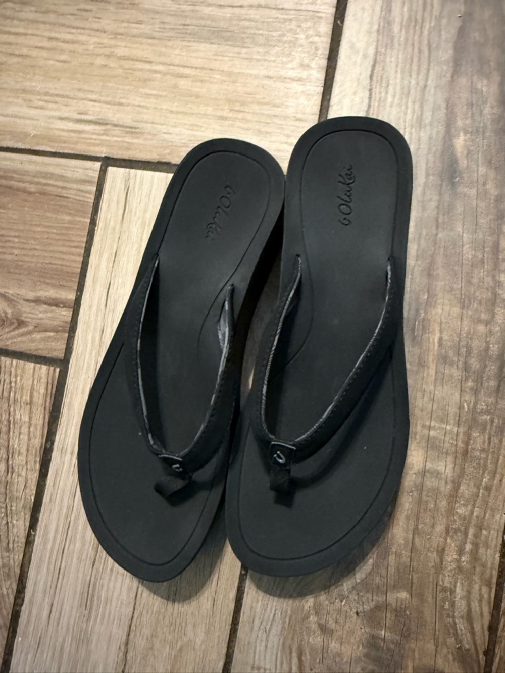 OluKai Black Women's Thong Sandals
